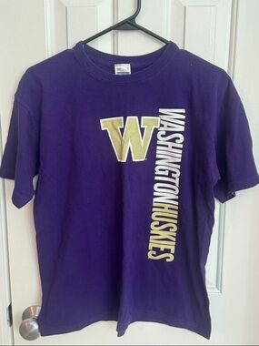 2010s University of Washington tee